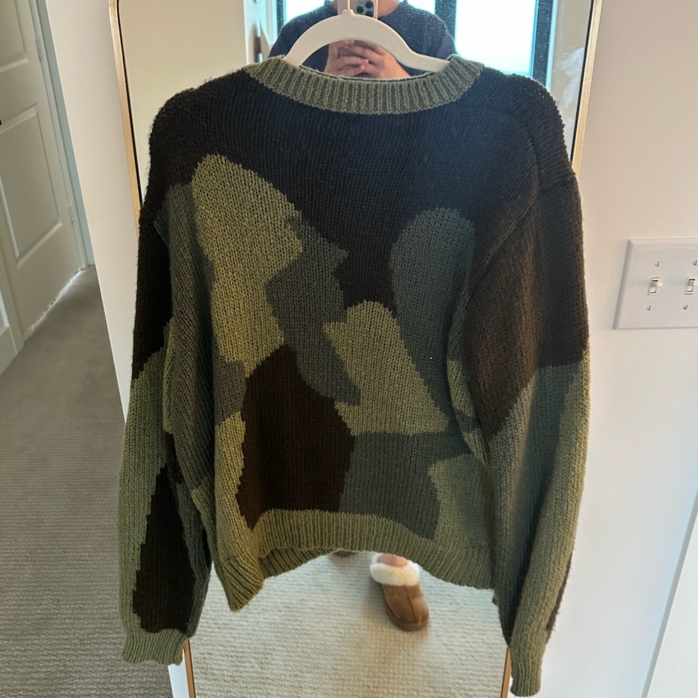 Camouflage Sweater - Picture 4 of 4